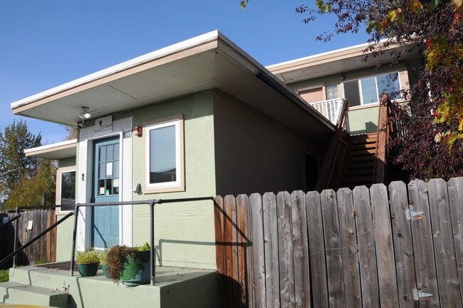 Building Photo - 1037 W 26th Ave