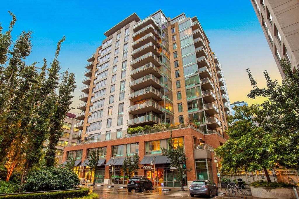 Primary Photo - 2200 Westlake / Live2200 - 1 bedroom + den