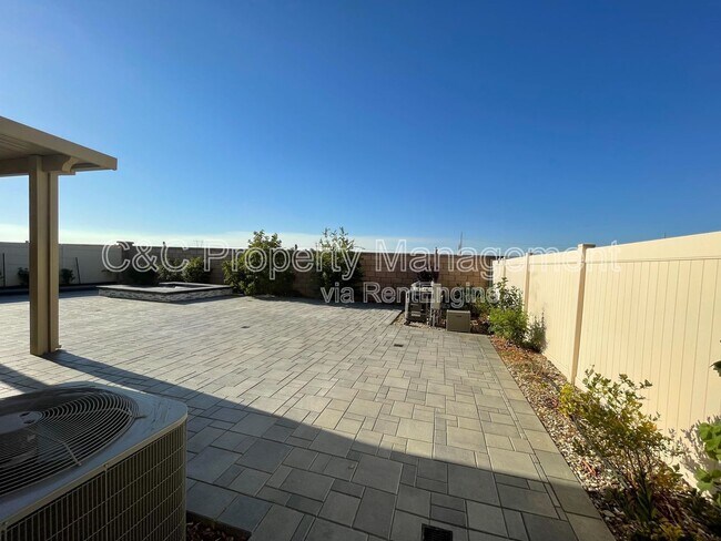 Foto del edificio - 28432 Abbey Ln