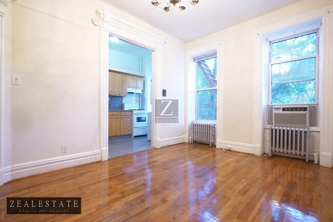 Building Photo - 346 7th Ave