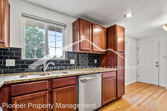 Building Photo - 3 br, 2 bath House - 4960 Indiana St