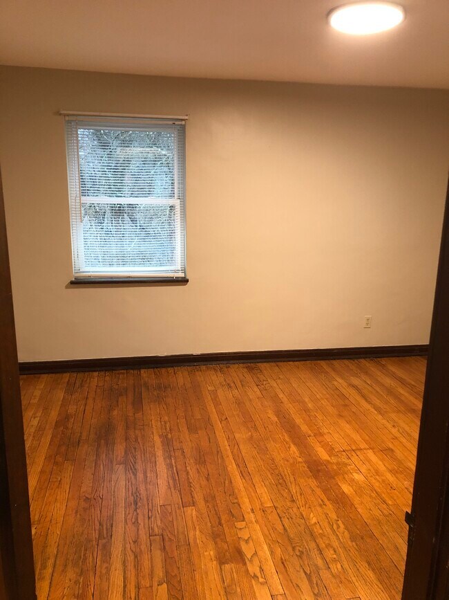 Building Photo - 2822 Lawndale Ave