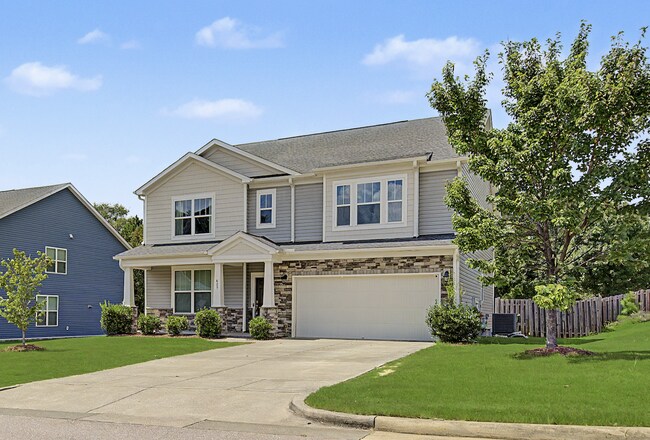 Foto del edificio - 5-Bedroom Home w/ Fenced-in BackYard in Knightdale