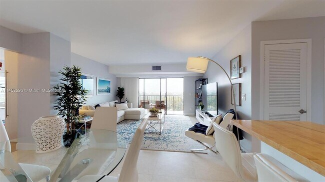 Building Photo - 77 Crandon Blvd