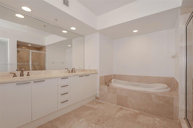 Building Photo - 15051 Royal Oaks Ln