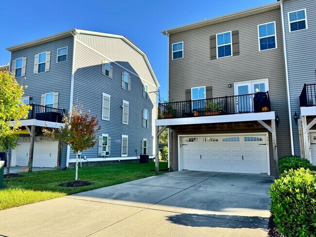 Foto del edificio - Available 07-08-26! Townhouse w/Garage - Pet Friendly - All Appliances Convey!