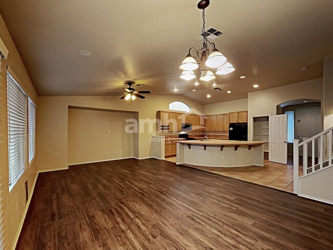 Foto del edificio - 9304 Thunder Falls Court