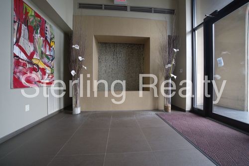 Building Photo - 2704 Hoyt Ave S