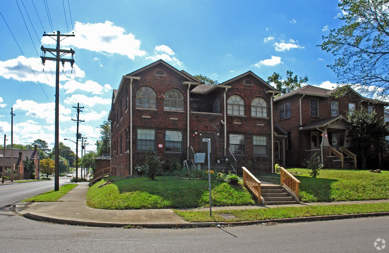 Primary Photo - 2460 E 5th Ave