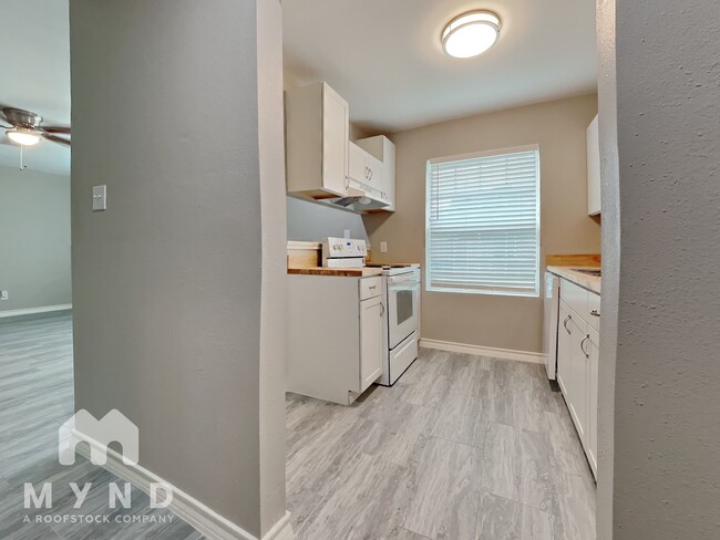 Building Photo - 1507 Cardinal Dr