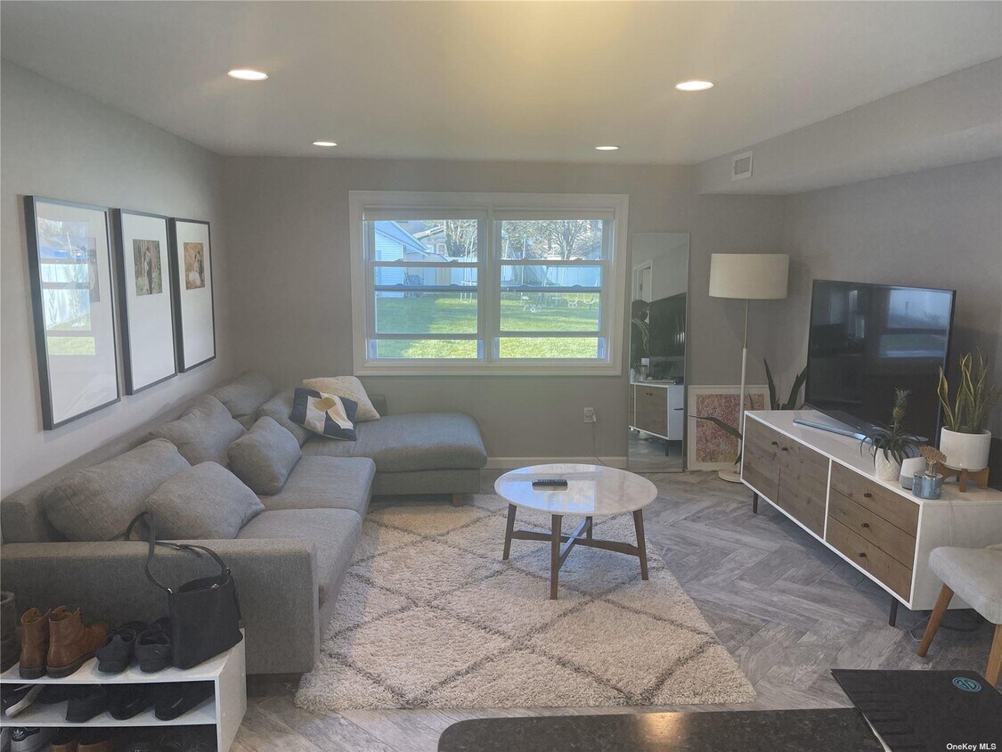 Foto principal - 164 W Nicholai St