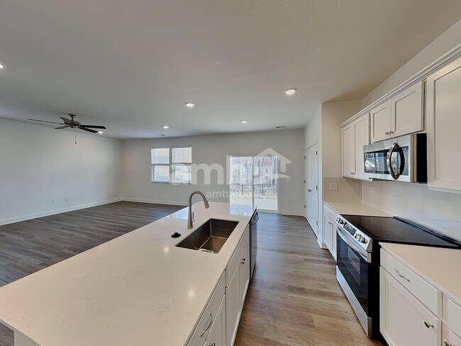 Foto del edificio - 1004 Heritage Blvd