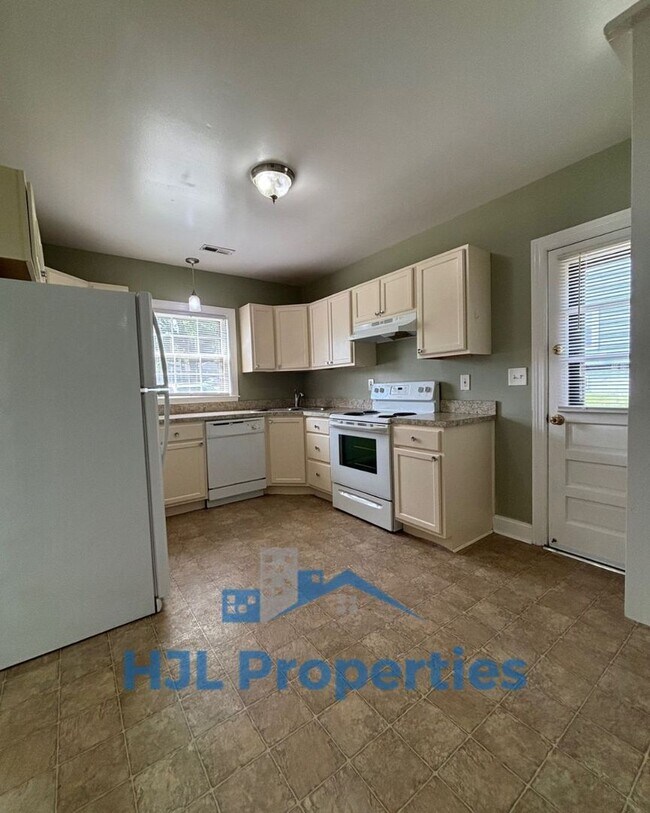 Building Photo - 131 McGavock Pk