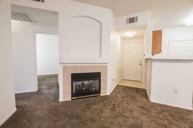 Building Photo - Two Bedroom Condo in Guard Gated Vistana