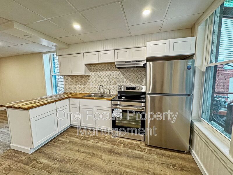 Primary Photo - 256 Allegheny St