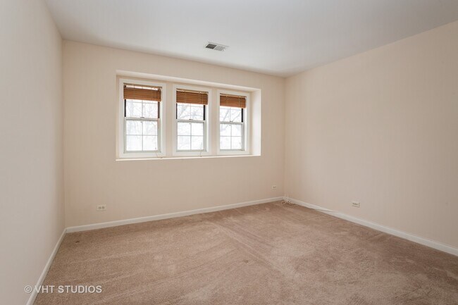 Building Photo - 321 Pembroke Ct