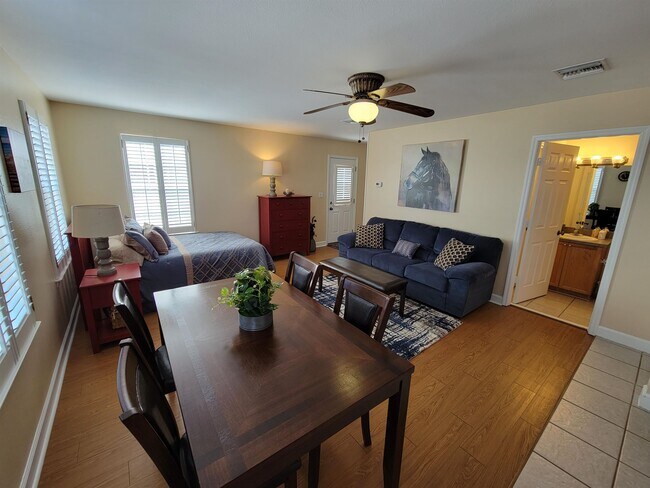 Foto del edificio - 3223 Whitman Way