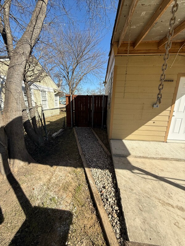 Foto del edificio - 1209 Shady Ln