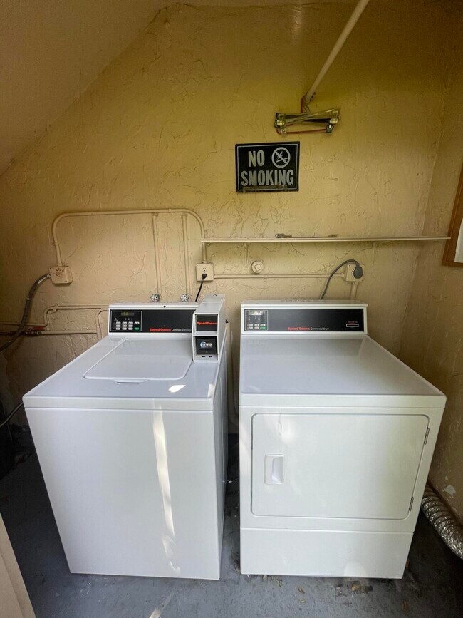 Building Photo - 1301 NW 12th Ave