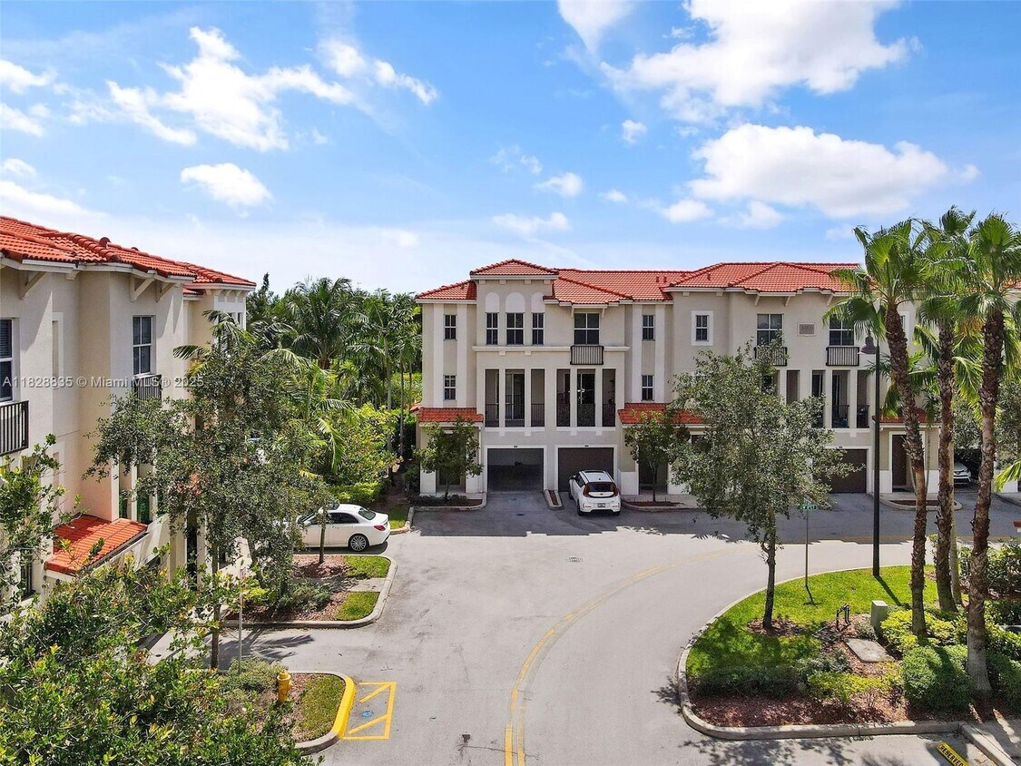 Foto principal - 10170 SW 7th St
