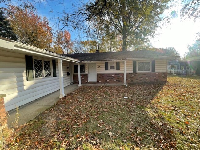 Foto del edificio - Adorable 3BR 2.5BA Home w/ Sun Room • 2 Car Garage  • Private Yard in Avon Lake