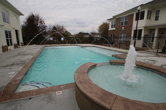 Piscina - Highpointe on Meridian