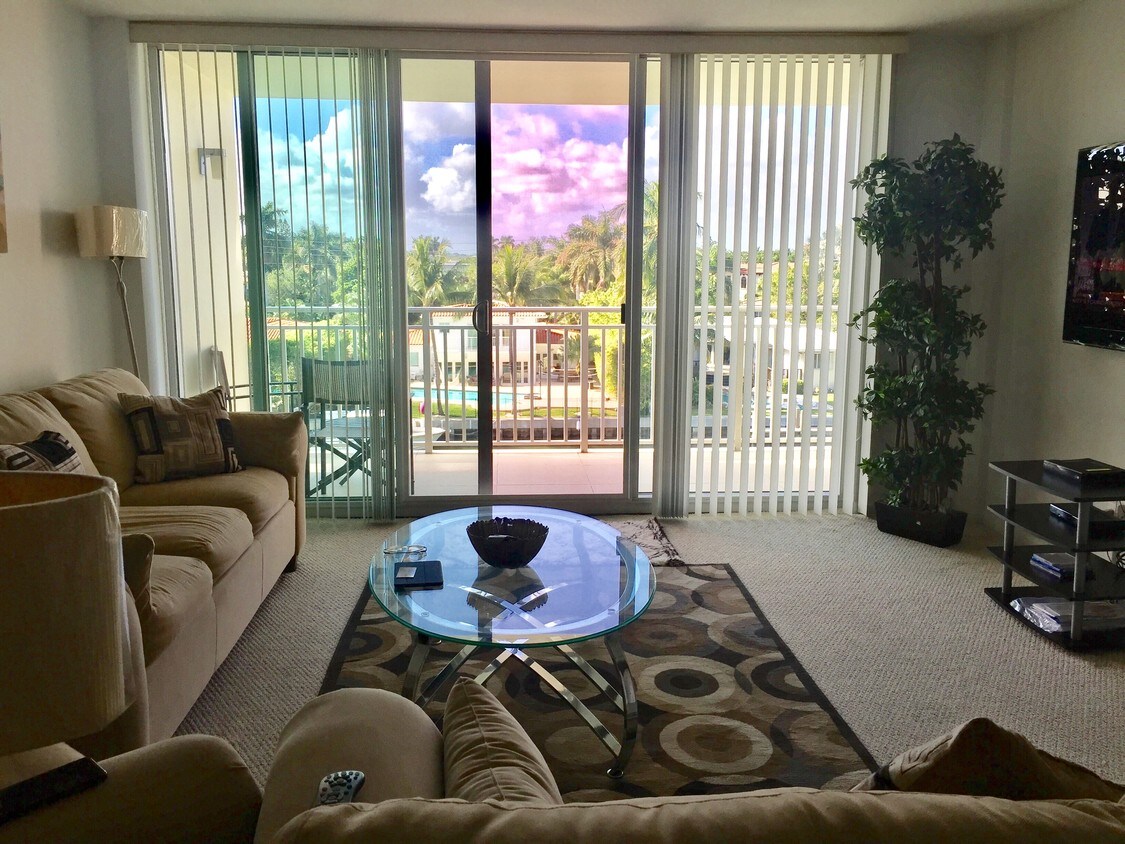 Living room with bay view. - 9500 W Bay Harbor Dr