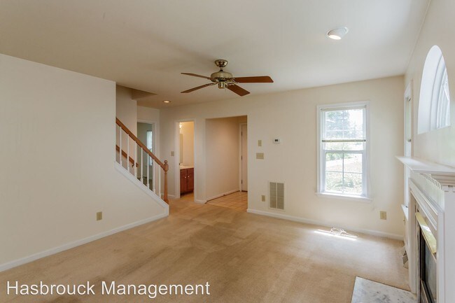 Building Photo - 3 br, 2.5 bath House - 1694 Banyan Court