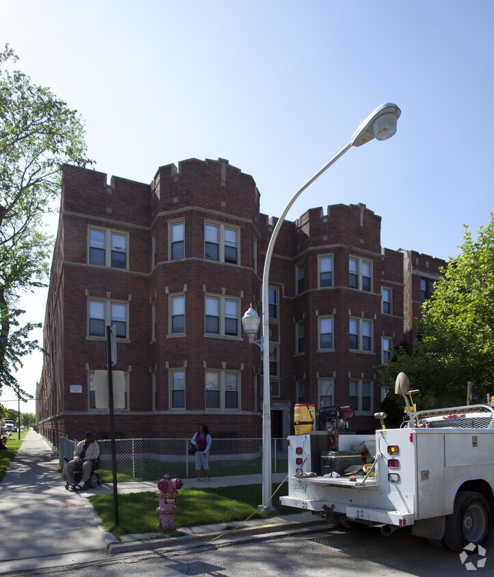 Building Photo - 7954 S Paulina St