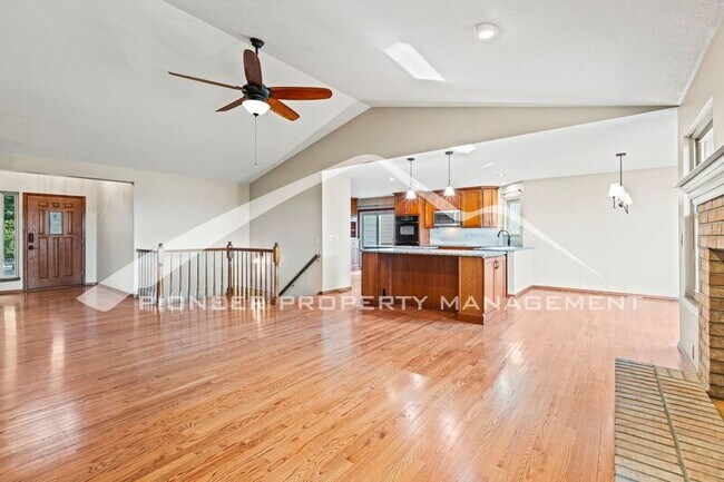 Building Photo - 5020 Broadmoor Bluffs Dr