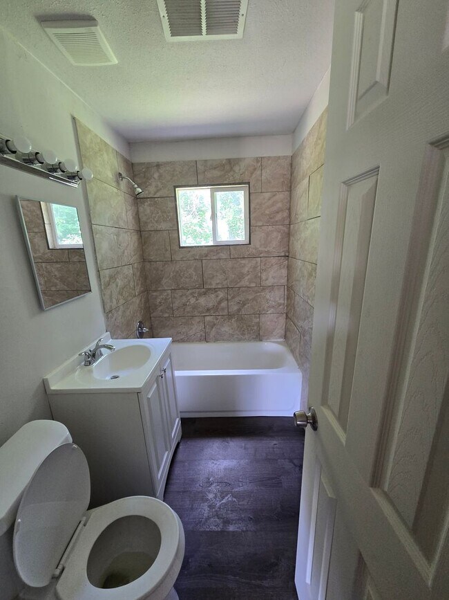 Foto del edificio - 2 bed 1 bath house!