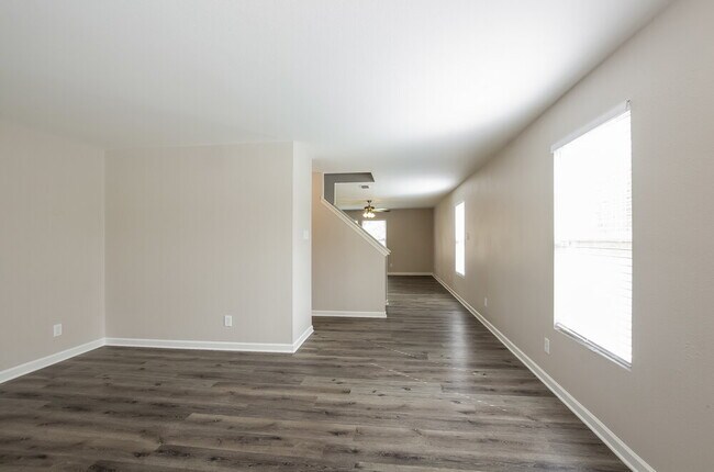 Foto del edificio - 7234 Fox Point Dr