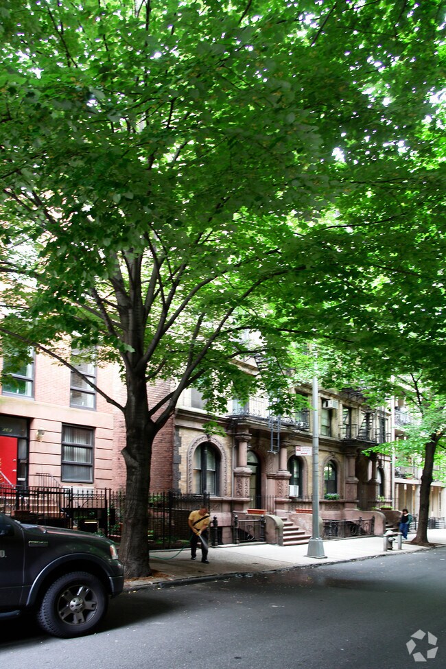 Foto del edificio - 264 W 25th St