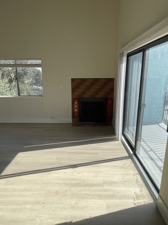 Foto del edificio - 704 Lookout Dr