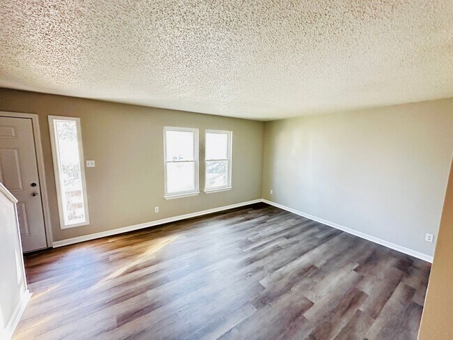 Foto del edificio - A Great Living Space in the Heart of the C...