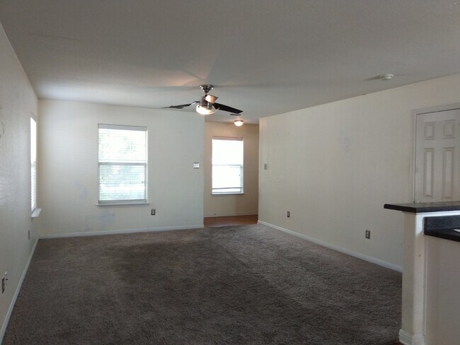Foto del edificio - *COMING SOON* Bright & Beautiful Two-Story Home in Canyon Crossing with Fenced Backyard!