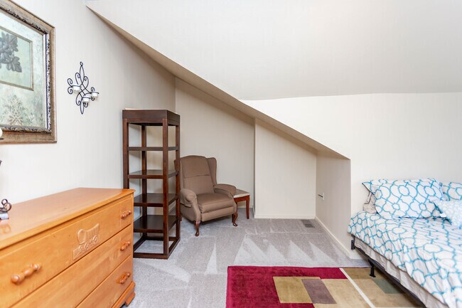 4HAB, 2BA - 2.000 - 49 Lawn St