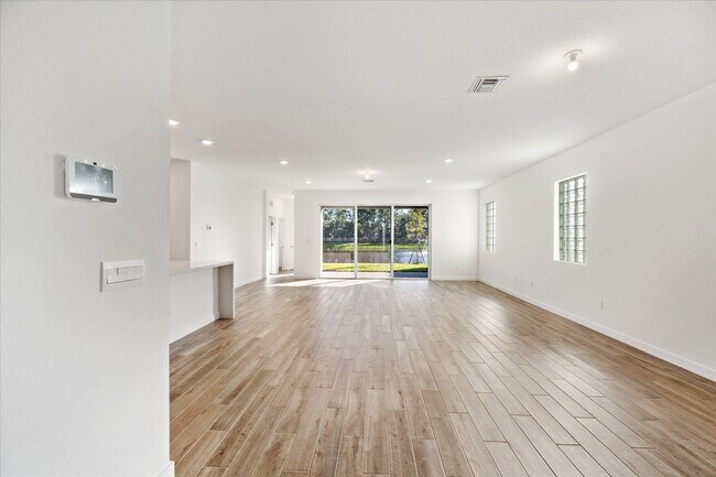 Foto del edificio - 18478 Claybrook St