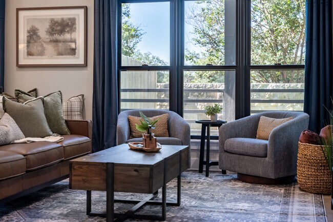 Building Photo - 100 Moss St