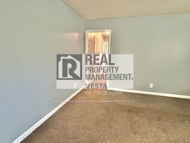 Foto del edificio - 2403 Groveland Cir N