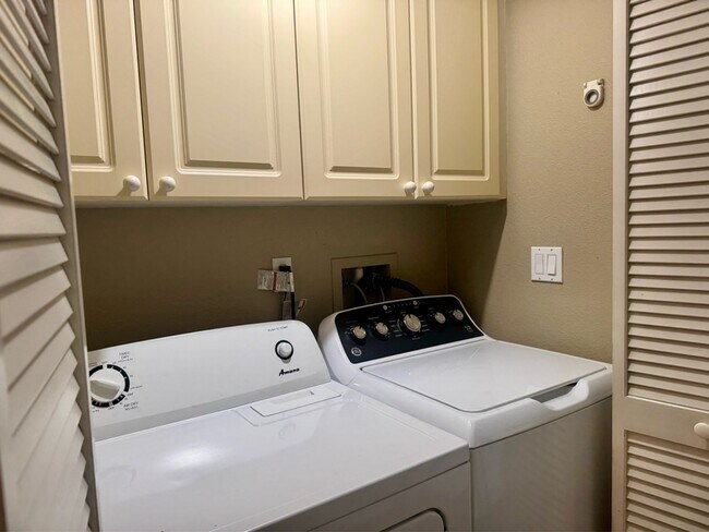 Foto del edificio - 10766 Sabre Hill Dr