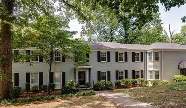 Building Photo - 335 Wakefield Dr