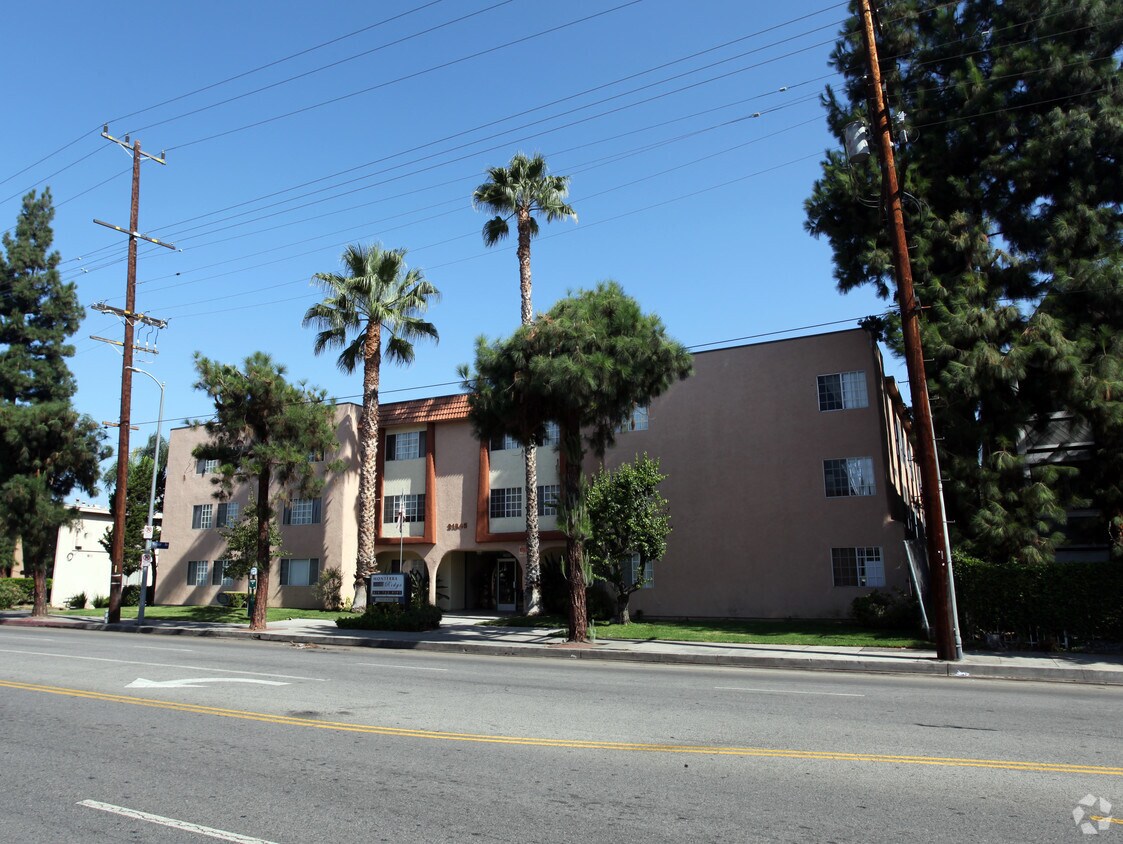 Monterra Ridge Apartments Apartments in Canoga Park, CA