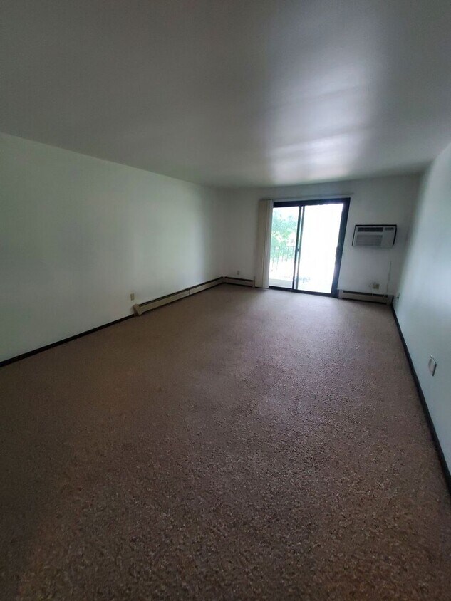 Foto principal - 10500 W Fond du Lac Ave