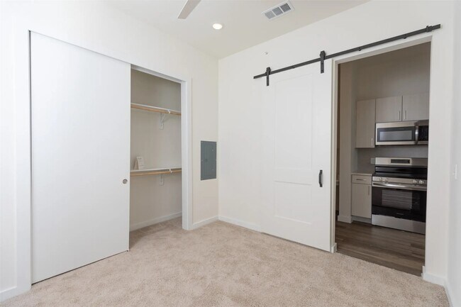 Foto del edificio - 1690 North Loop