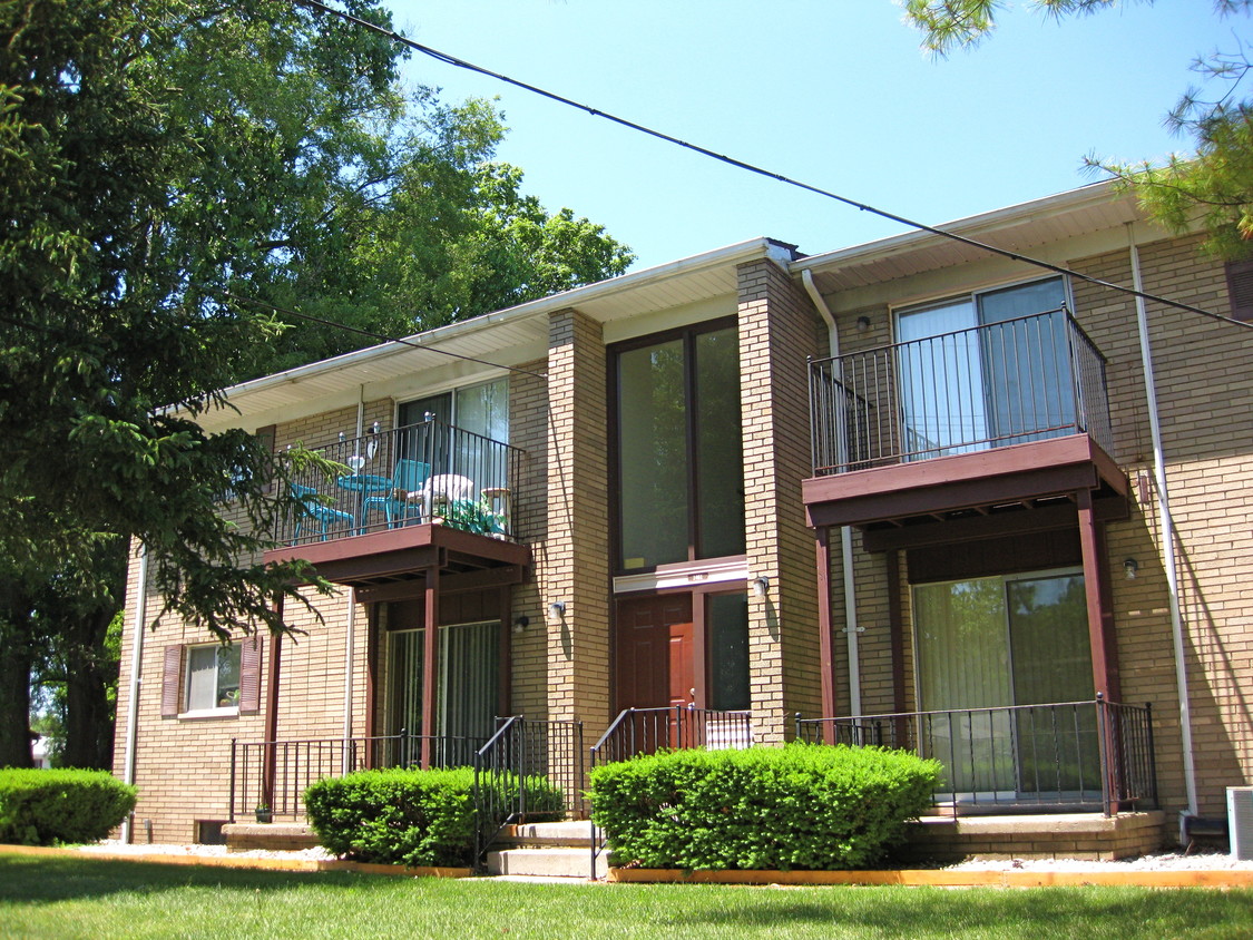 Foto principal - Hawk Lake Apartments & Townhomes