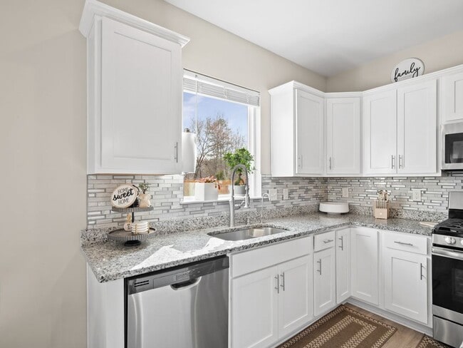 Building Photo - 6179 Kilchurn Dr