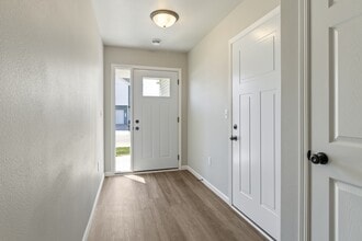 Building Photo - 806 United Dr
