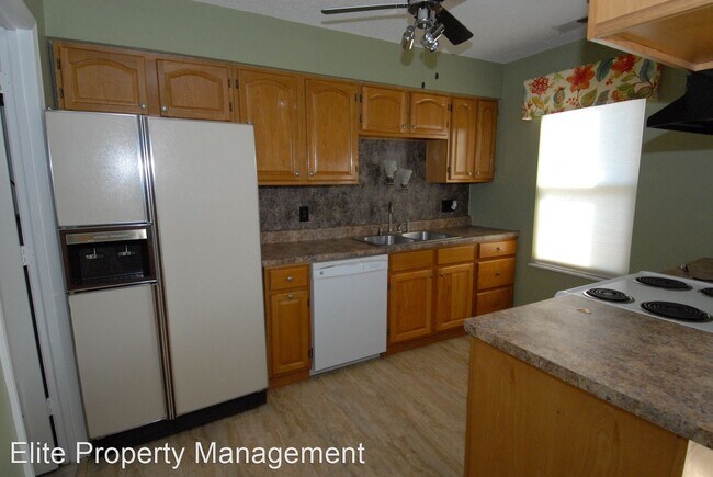 Building Photo - 3 br, 1.5 bath House - 35 Park Charles Blv...