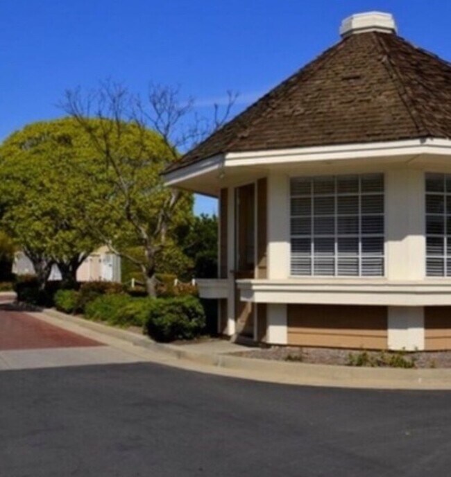 Security booth - 8729 Beckenham Ln